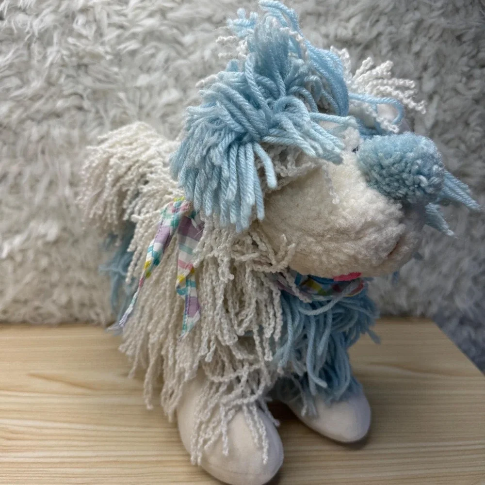 Kenner Fluppy Dog Plush Puppy Toy Blue White Yarn Mane‎ 1986 Vintage Yarn Hair